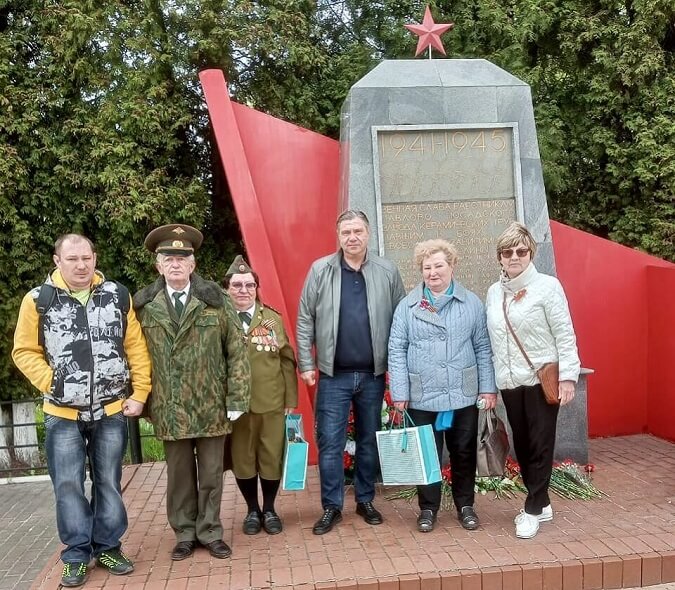 Митинги и возложения цветов к монументам